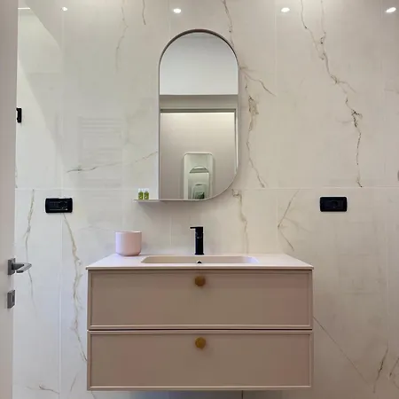 Lucy's Flowers Apartment *