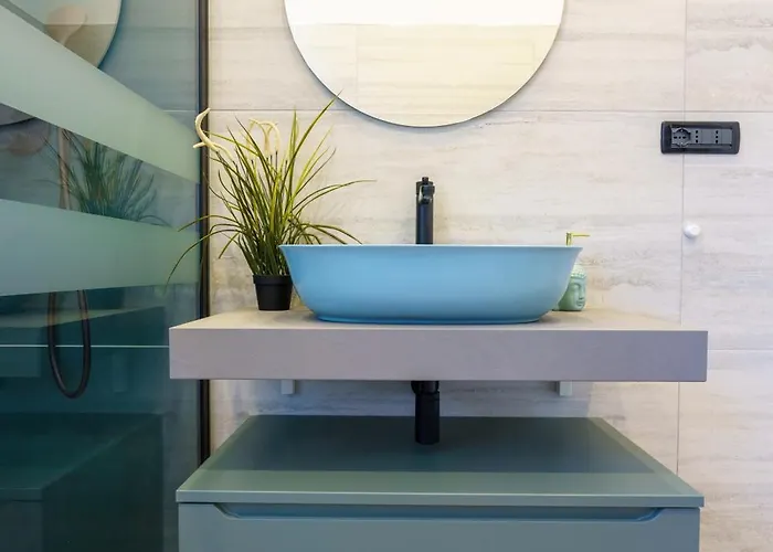 Lucy's Flowers Apartment