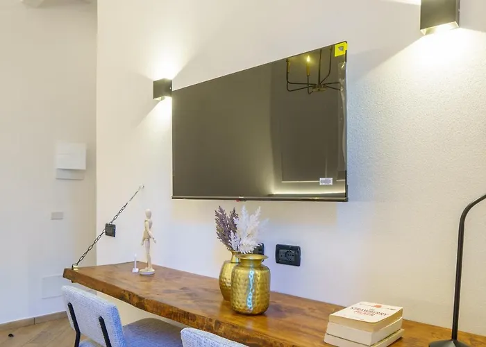 Lucy's Flowers Apartment