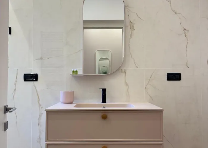 Lucy's Flowers Apartment *